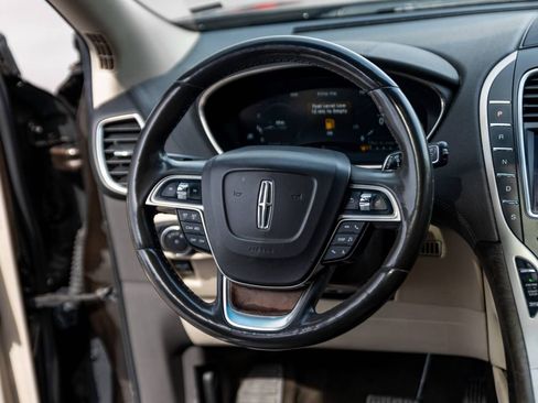 Used 2020 Lincoln Nautilus Reserve image 10