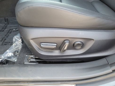 Used 2024 Toyota Prius XLE FWD image 11