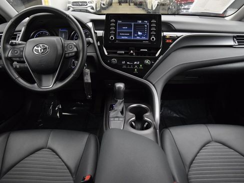 Used 2023 Toyota Camry SE image 18