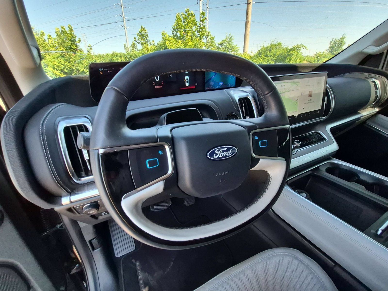 Used 2025 Ford Expedition Max Platinum w/ Platinum Ultimate Package AWD/4WD image 11