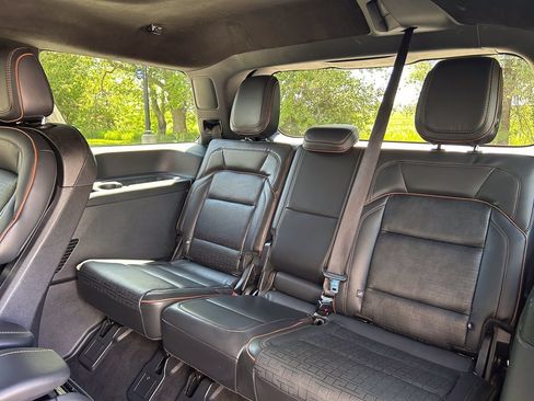 Certified 2025 Lincoln Navigator Black Label AWD/4WD image 16