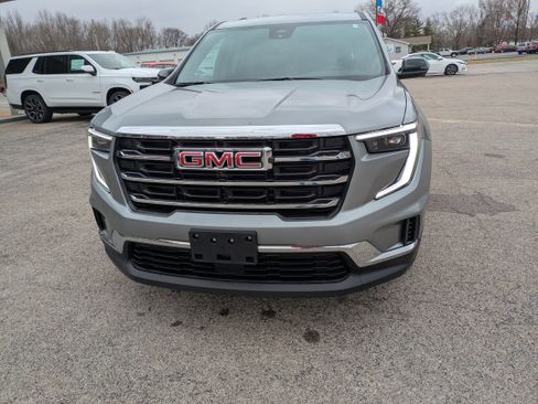 Used 2025 GMC Acadia Elevation image 2