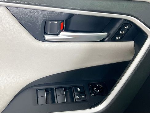 Used 2021 Toyota RAV4 Limited image 16