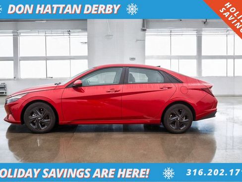 Used 2023 Hyundai Elantra SEL image 2