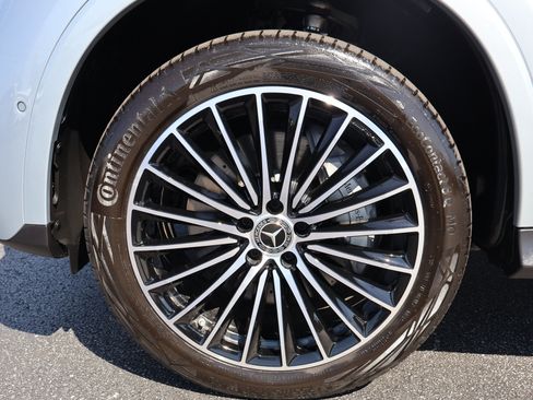 Used 2024 Mercedes-Benz GLC 300 4MATIC image 10