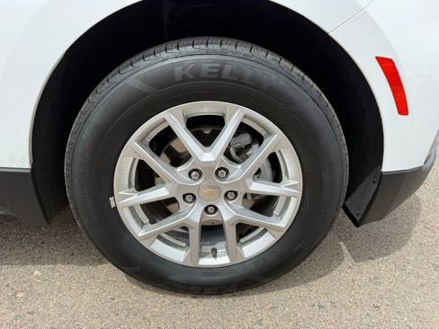 Used 2024 Chevrolet Equinox LT AWD/4WD image 38