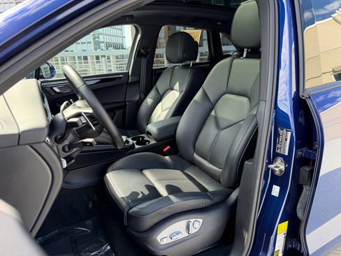 Certified 2023 Porsche Macan AWD/4WD image 5