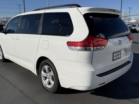 Used 2013 Toyota Sienna LE image 27