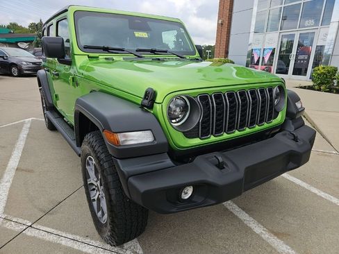 Used 2026 Jeep Wrangler Unlimited Sport AWD/4WD image 4