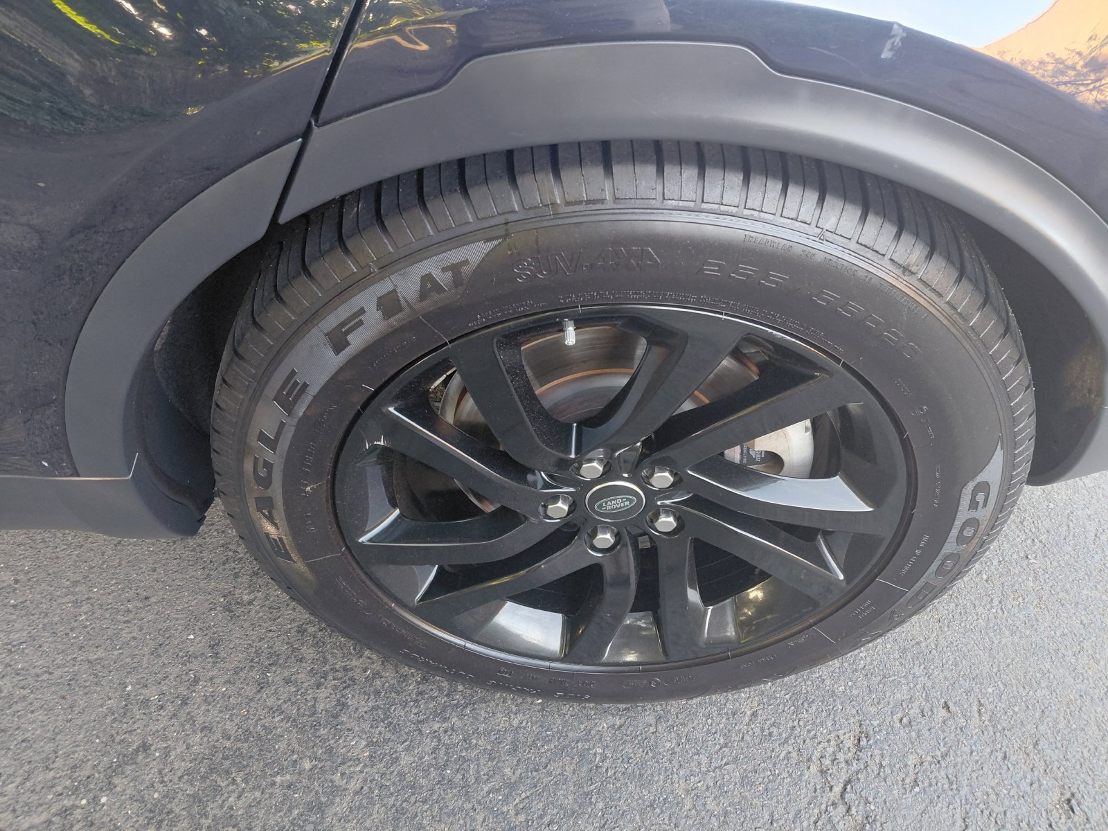 Used 2018 Land Rover Discovery HSE AWD/4WD image 24