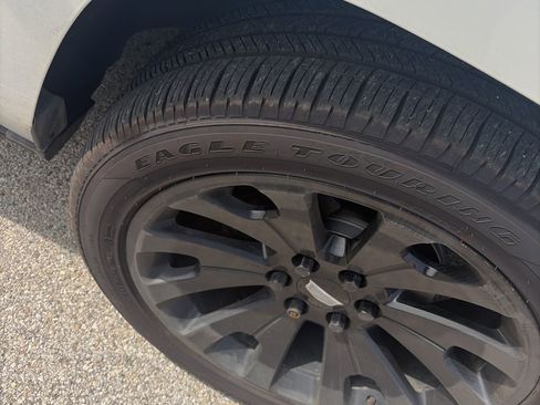 Used 2020 Cadillac Escalade Platinum image 12