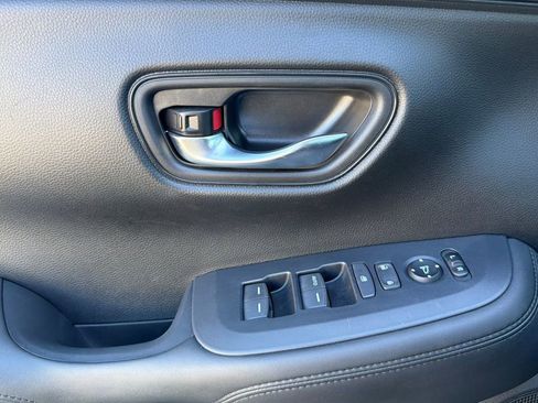 Certified 2025 Honda HR-V LX image 11