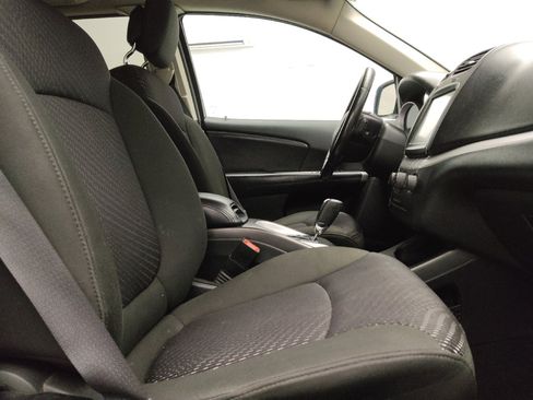 Used 2019 Dodge Journey SE FWD image 21