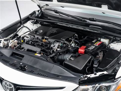 Used 2019 Toyota Camry SE w/ Convenience Package image 11