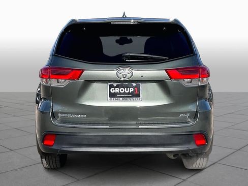 Used 2018 Toyota Highlander XLE image 4