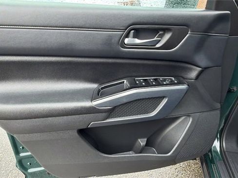 Used 2023 Nissan Pathfinder SL image 18