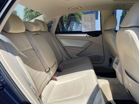 Used 2012 Volkswagen Passat 2.5 SE FWD image 25