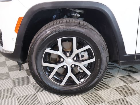 Used 2024 Jeep Grand Cherokee L Limited w/ Luxury Tech Group II AWD/4WD image 20