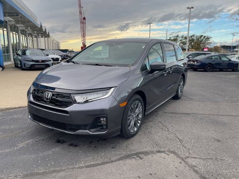 New 2026 Honda Odyssey Touring image 2