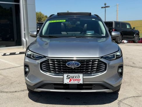 Used 2023 Ford Escape SE w/ PHEV Premium Package FWD image 2