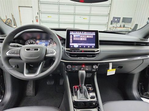 New 2026 Jeep Compass Latitude image 23