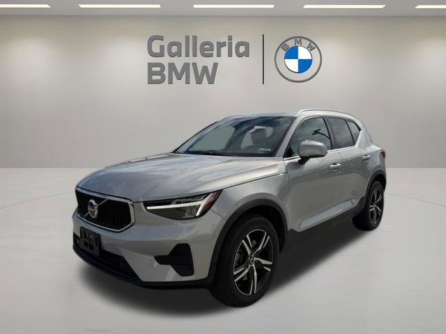 Used 2025 Volvo XC40 B5 Core AWD/4WD image 1