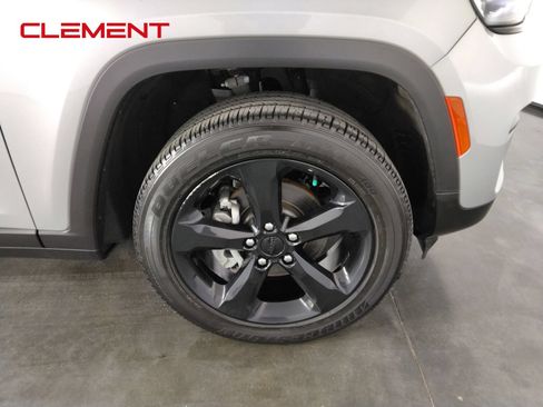 Used 2023 Jeep Grand Cherokee Altitude AWD/4WD image 33