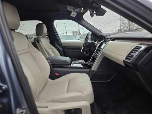 Used 2019 Land Rover Discovery HSE image 25