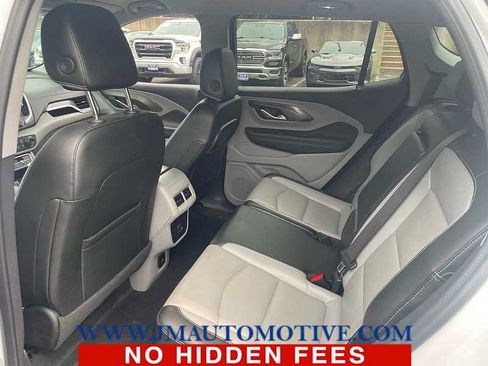 Used 2024 GMC Terrain SLT AWD/4WD image 3
