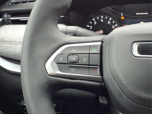 Used 2023 Jeep Compass Latitude image 15