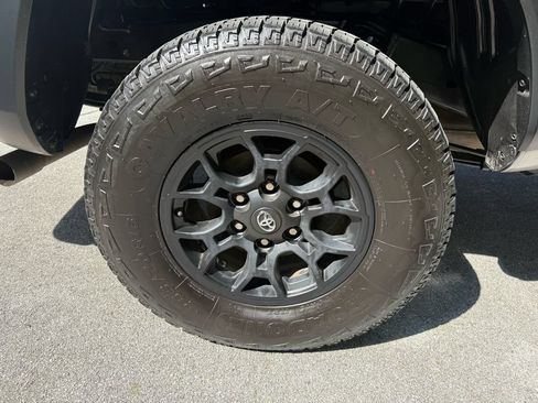 Used 2019 Toyota Tacoma SR w/ SX Package RWD image 12