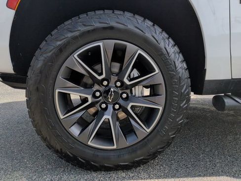 Used 2023 Chevrolet Tahoe Z71 w/ Luxury Package AWD/4WD image 9