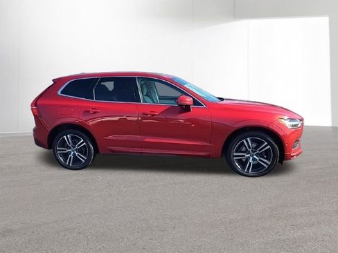 Used 2019 Volvo XC60 T5 Momentum w/ Protection Package Premier image 11