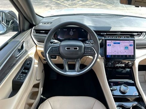 Used 2023 Jeep Grand Cherokee Limited w/ Luxury Tech Group II AWD/4WD image 21