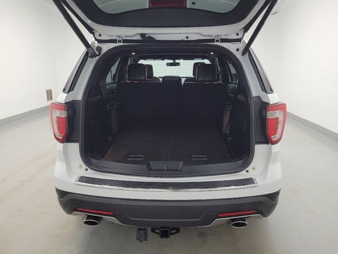 Used 2018 Ford Explorer XLT w/ Equipment Group 202A AWD/4WD image 29