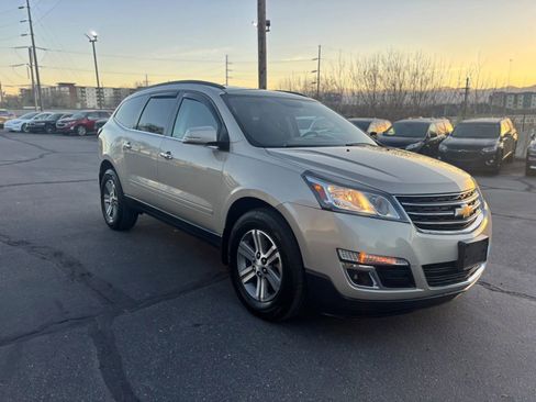 Used 2015 Chevrolet Traverse LT image 3