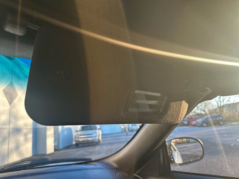 Used 2005 Ford Thunderbird image 27