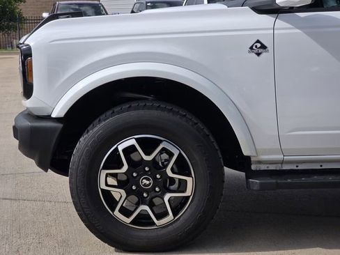 Used 2024 Ford Bronco Outer Banks AWD/4WD image 6