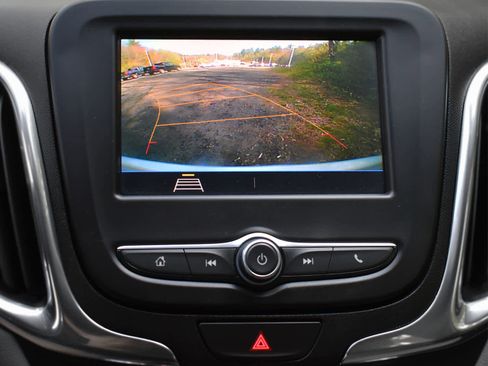 Used 2021 Chevrolet Equinox LS AWD/4WD image 17