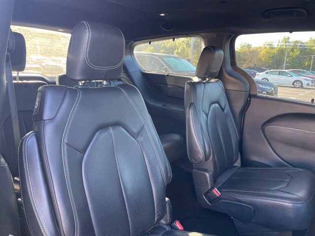 Used 2019 Chrysler Pacifica Touring-L Plus w/ Advanced Safetytec Group FWD image 6