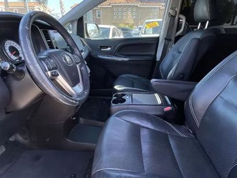 Used 2015 Toyota Sienna SE image 12