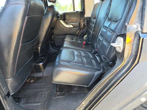 Used 2018 Jeep Wrangler Unlimited Rubicon w/ Cold Weather Group AWD/4WD image 14