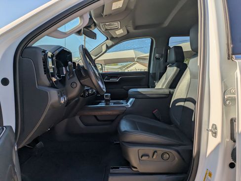 Certified 2023 GMC Sierra 1500 SLT image 9