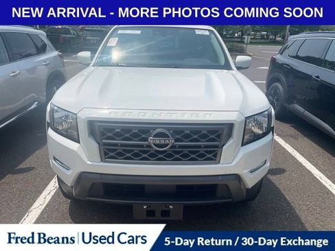 Used 2023 Nissan Frontier SV w/ SV Convenience Package AWD/4WD image 2