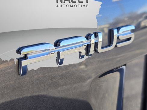 Used 2018 Toyota Prius Four image 9