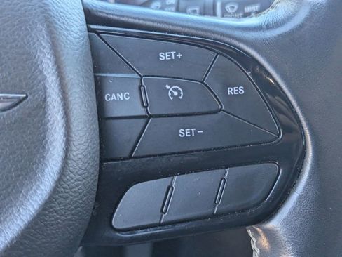 Used 2020 Chrysler Pacifica Touring w/ S Appearance Package FWD image 25
