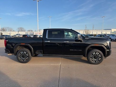 Used 2024 GMC Sierra 2500 Denali Ultimate image 2
