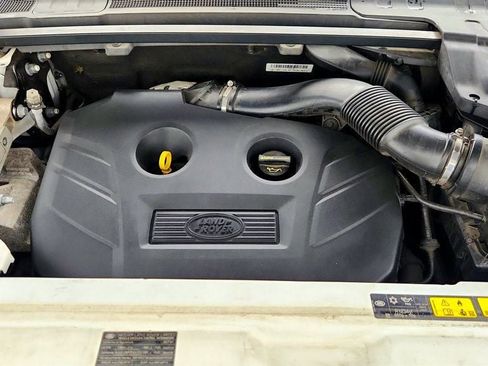 Used 2017 Land Rover Range Rover Evoque SE Premium image 27