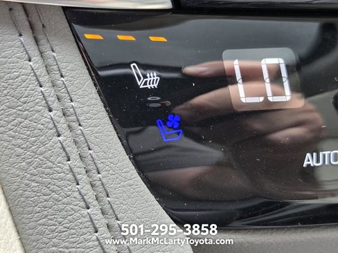 Used 2024 Cadillac XT6 Premium Luxury w/ Technology Package FWD image 24