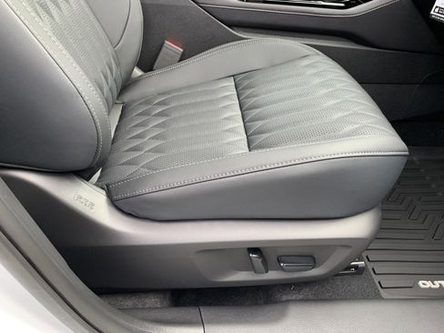 New 2025 Mitsubishi Outlander SEL image 23